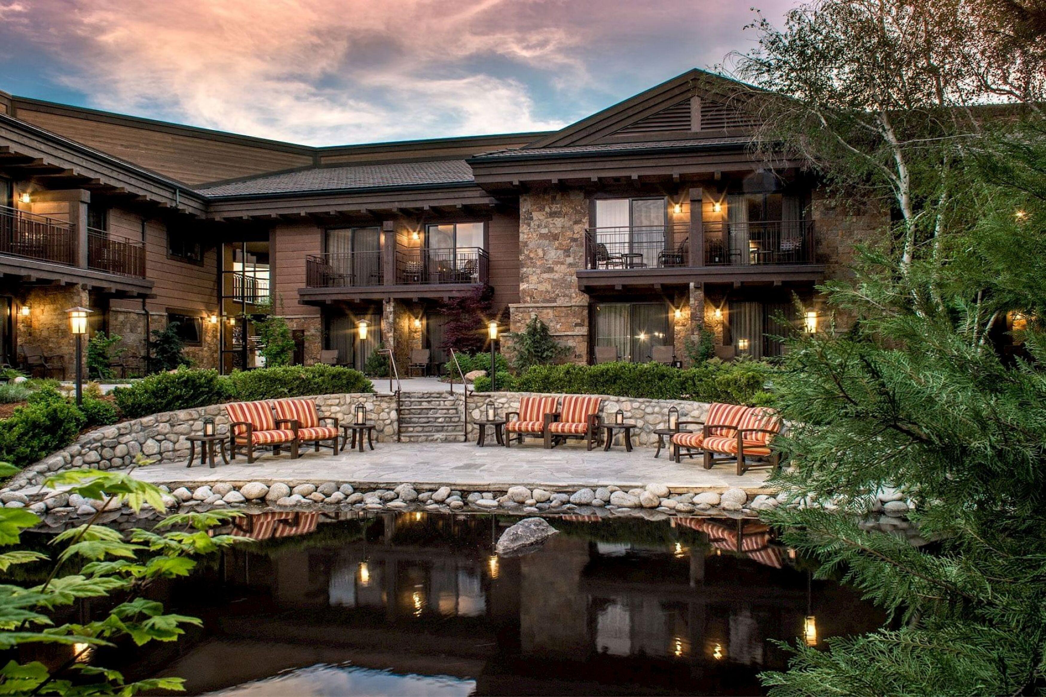 Wayfinder Bishop Hotel Exterior photo