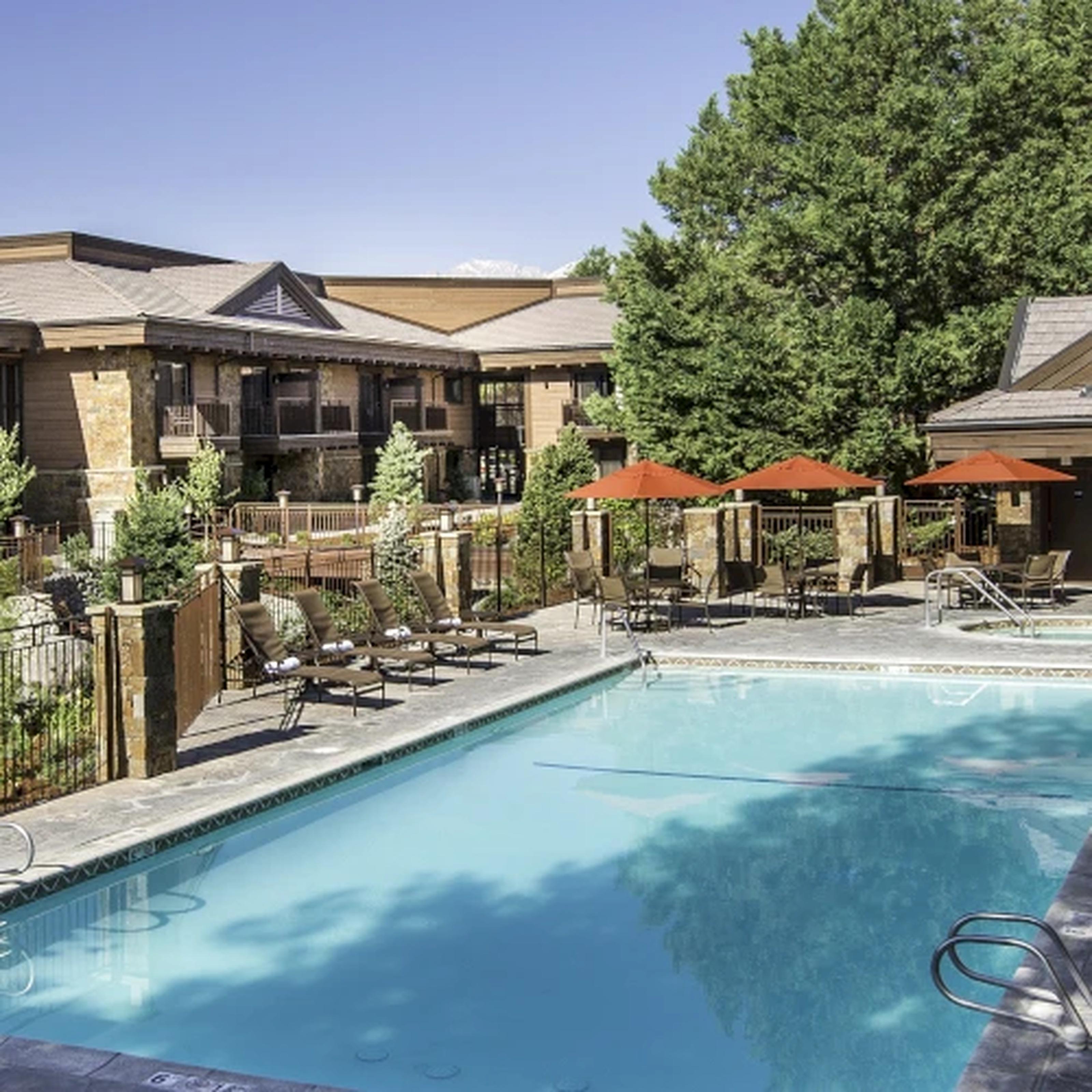 Wayfinder Bishop Hotel Exterior photo