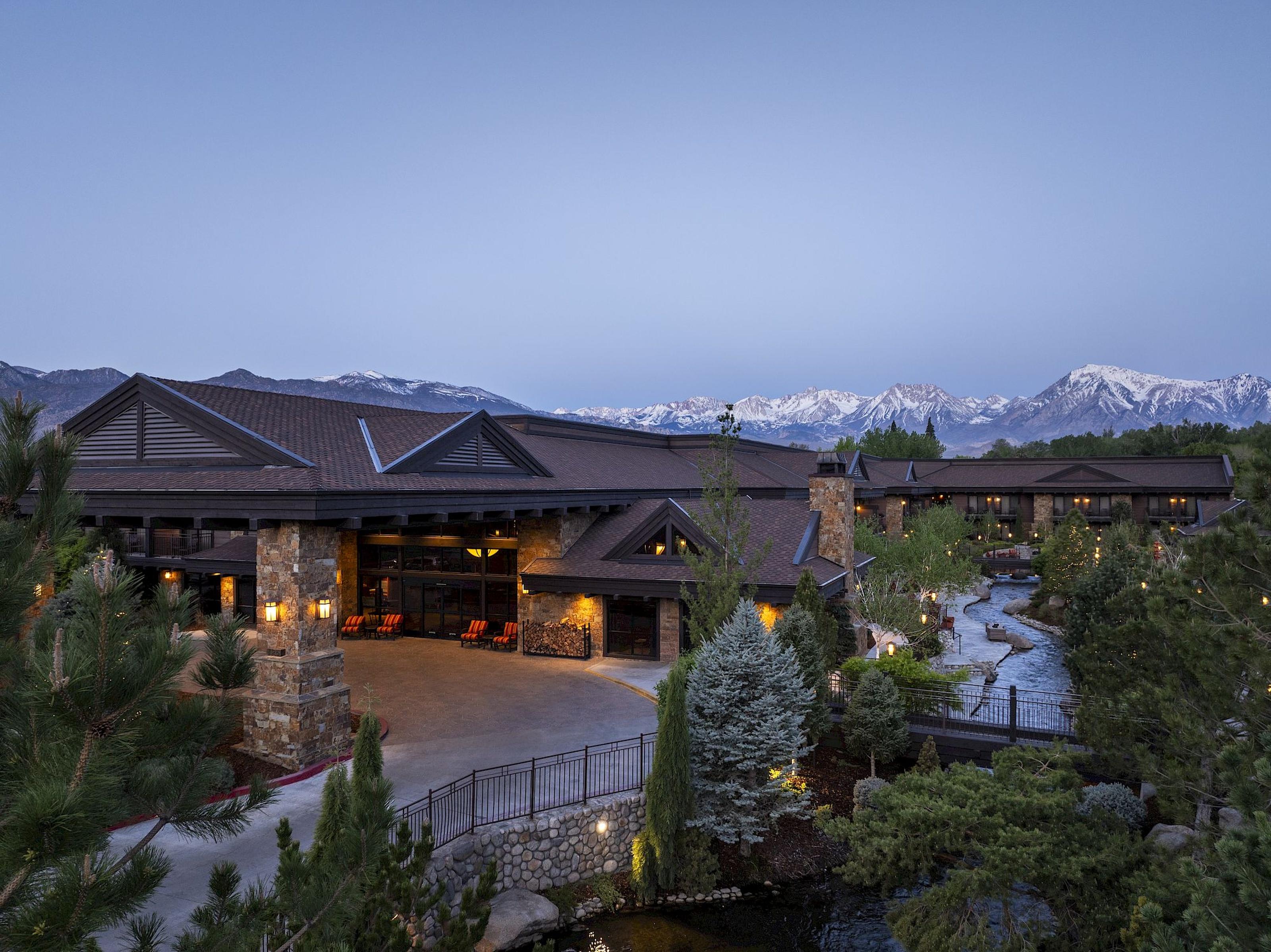 Wayfinder Bishop Hotel Exterior photo