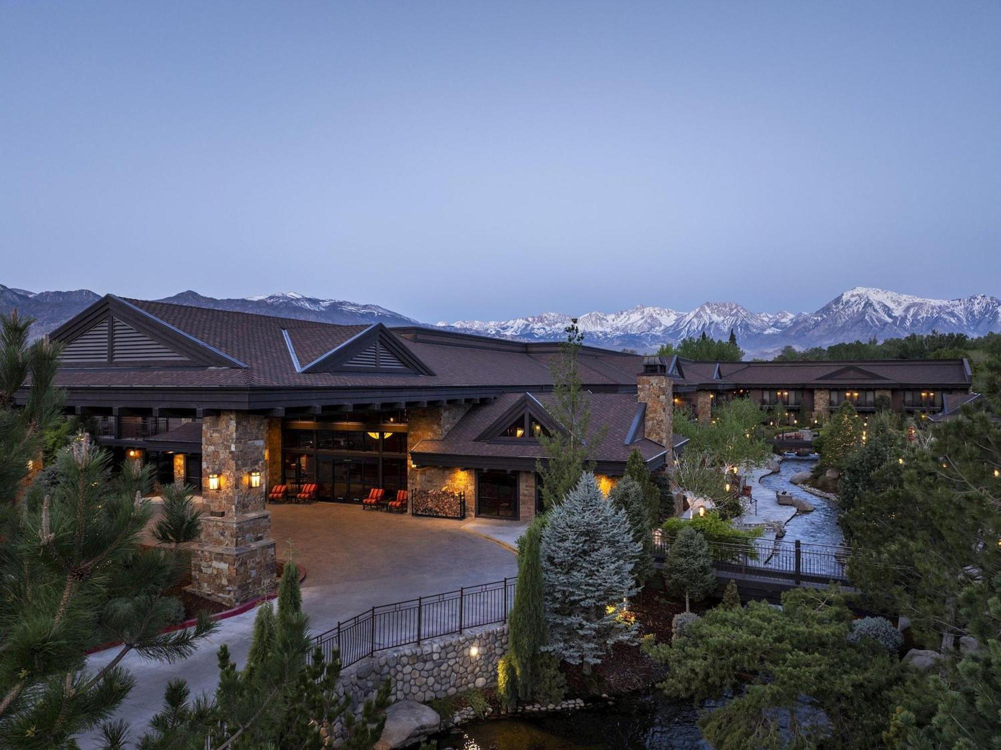 Wayfinder Bishop Hotel Exterior photo